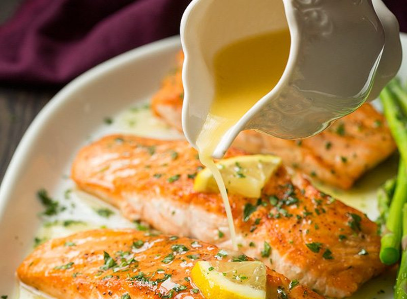 Filet de saumon grillé à l’ail et au citron
