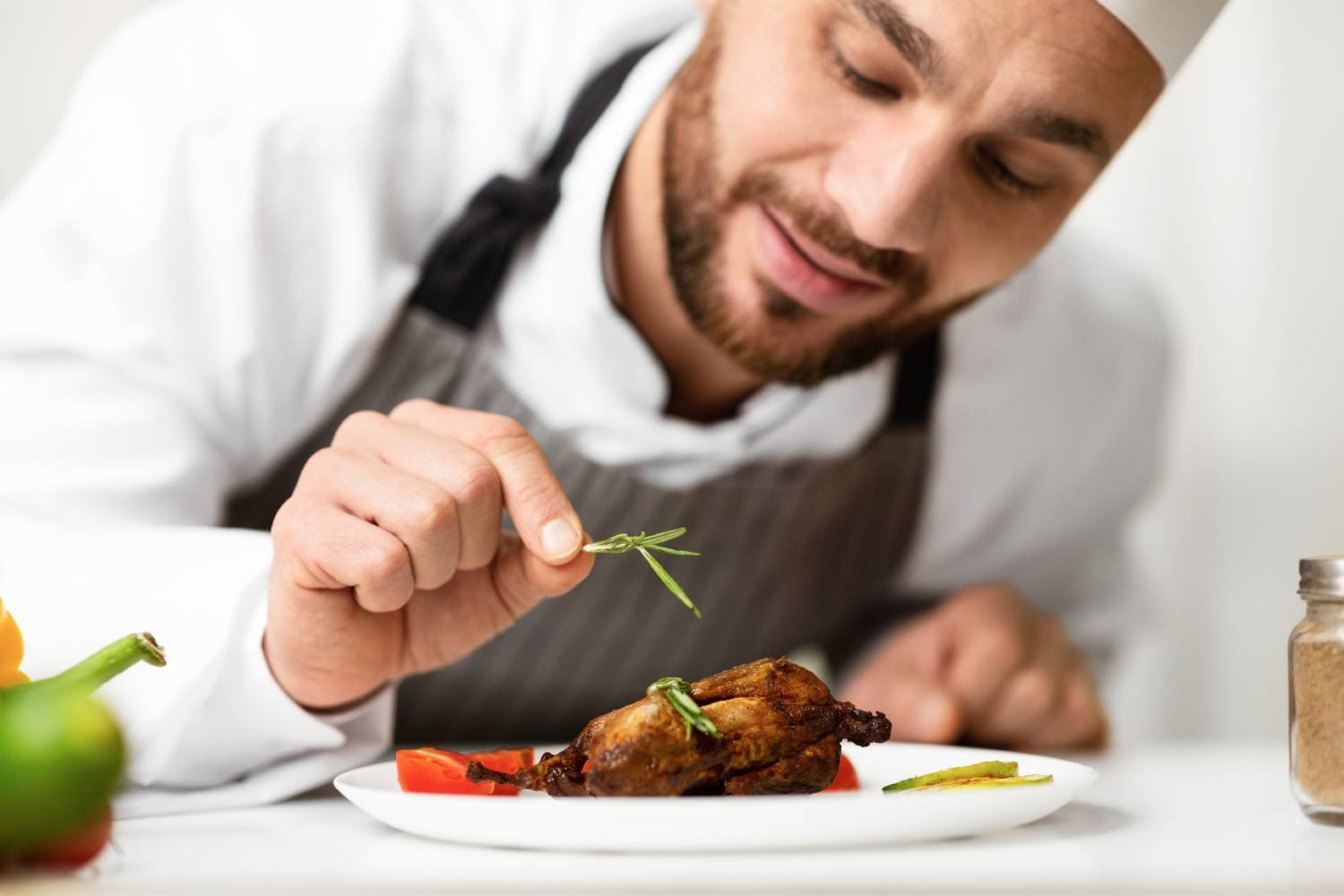 Les soirées à thème : Quand la gastronomie rencontre le divertissement